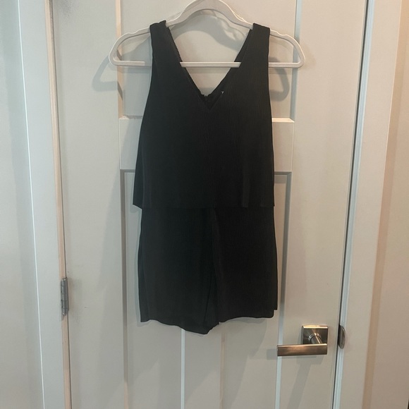 Pink Lily x Living My Best Style Black Romper - Picture 1 of 4